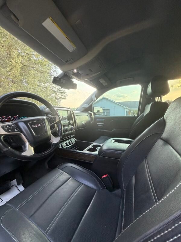 2017 GMC SIERRA DENALI 112 K MILLAS