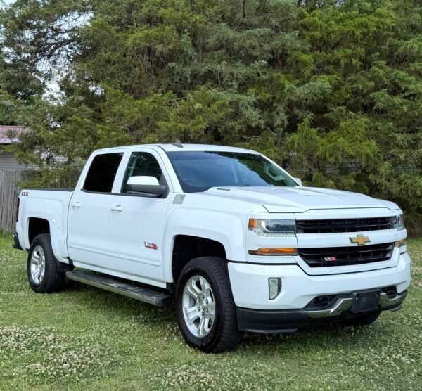 2018 CHEVROLET SILVERADO 65 K MILLAS