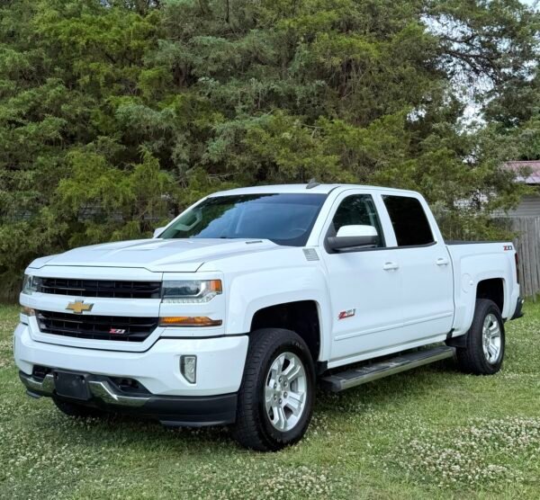2018 CHEVROLET SILVERADO 65 K MILLAS