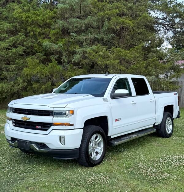 2018 CHEVROLET SILVERADO 65 K MILLAS
