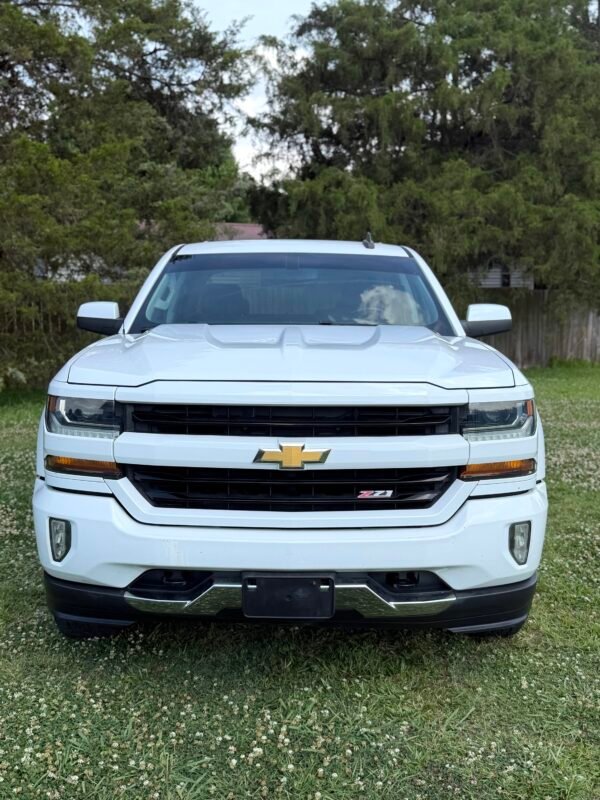 2018 CHEVROLET SILVERADO 65 K MILLAS