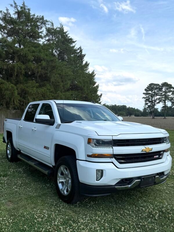2018 CHEVROLET SILVERADO 65 K MILLAS