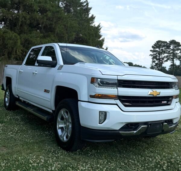 2018 CHEVROLET SILVERADO 65 K MILLAS