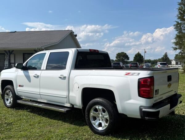 2018 CHEVROLET SILVERADO 65 K MILLAS