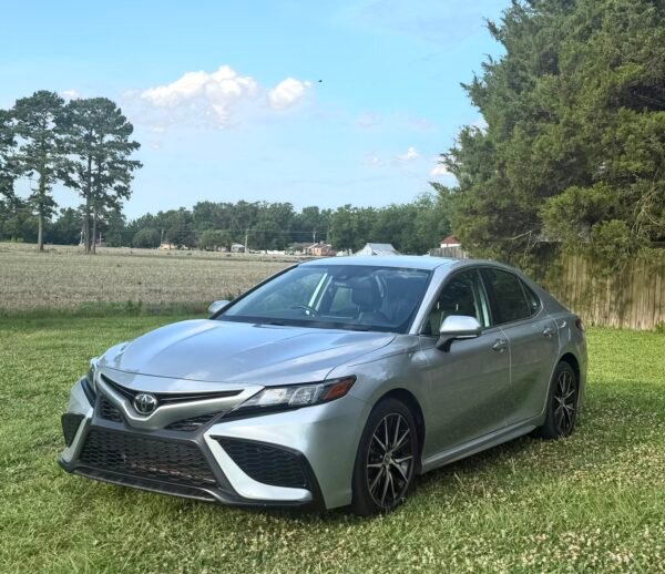 2021 TOYOTA CAMRY SE AWD 80 K MILLAS