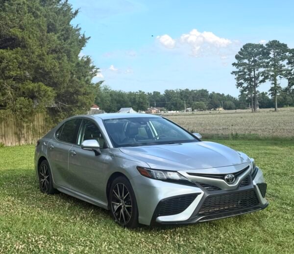 2021 TOYOTA CAMRY SE AWD 80 K MILLAS