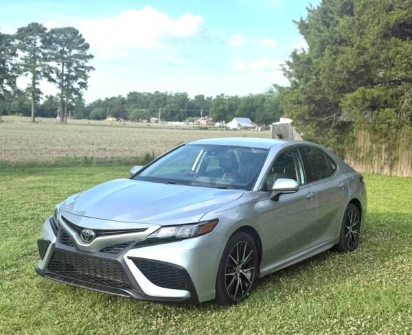 2021 TOYOTA CAMRY SE AWD 80 K MILLAS