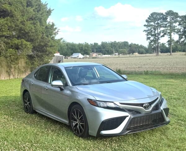 2021 TOYOTA CAMRY SE AWD 80 K MILLAS