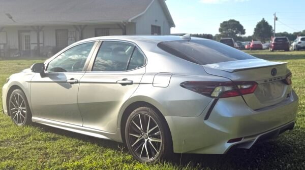 2021 TOYOTA CAMRY SE AWD 80 K MILLAS