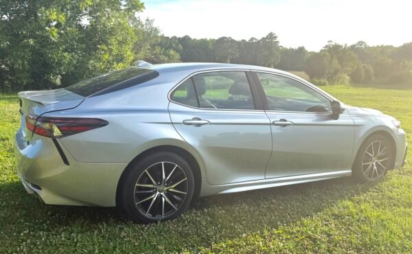 2021 TOYOTA CAMRY SE AWD 80 K MILLAS