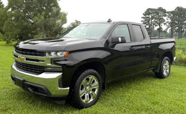 2020 CHEVROLET SILVERADO K1500 LT 105 K MILLAS