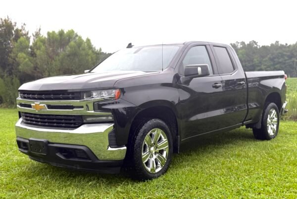 2020 CHEVROLET SILVERADO K1500 LT 105 K MILLAS