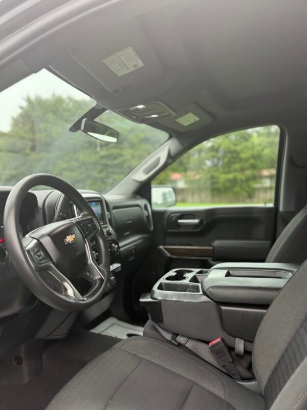 2020 CHEVROLET SILVERADO K1500 LT 105 K MILLAS