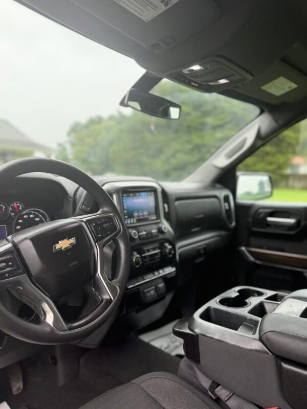2020 CHEVROLET SILVERADO K1500 LT 105 K MILLAS