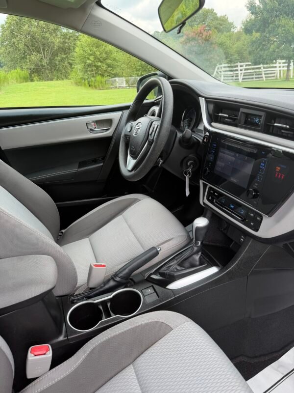 2018 TOYOTA COROLLA LE 92 K MILLAS