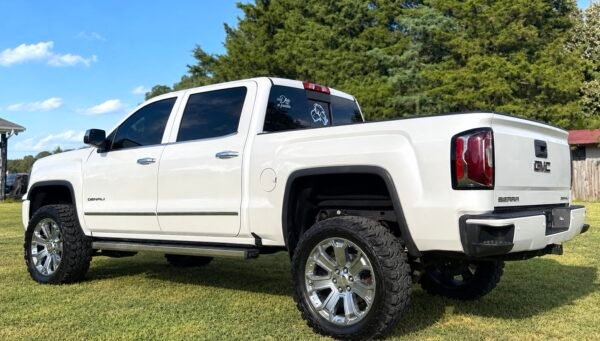 2018 GMC SIERRA DENALI 185 MIL MILLAS