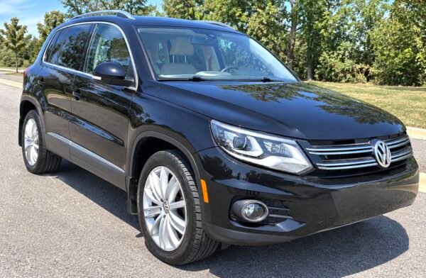 2016 VOLKSWAGEN TIGUAN SE 93,000 MILLAS