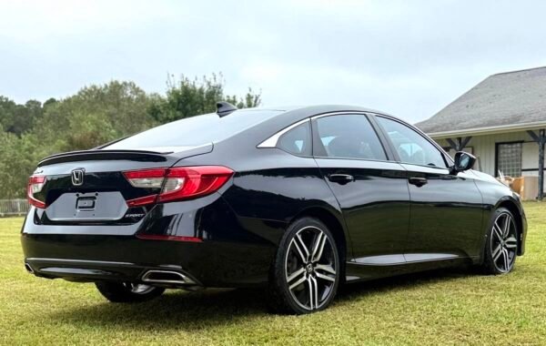 c8758ff9-411a-4fc5-8879-33078a09ef94 2019 HONDA ACCORD SPORT 106 MIL MILLAS