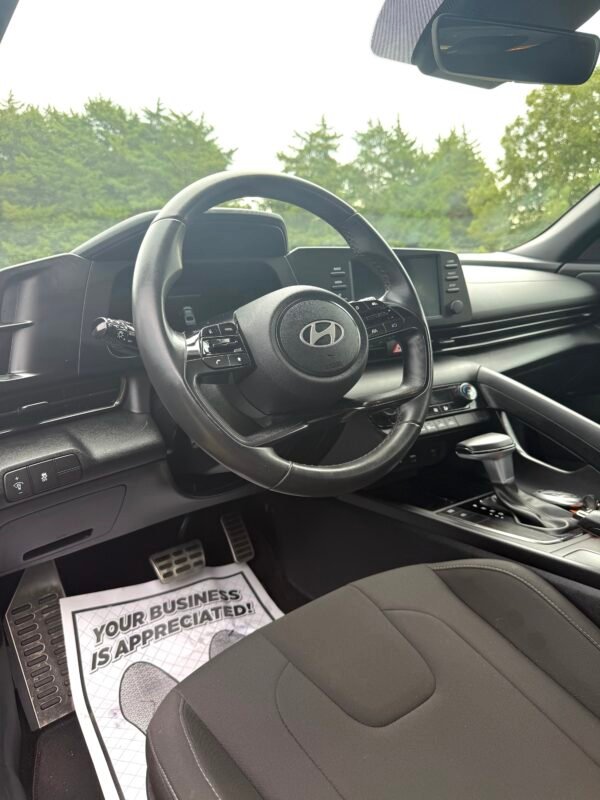 2025 HYUNDAI ELANTRA SEL SPORT 30 MIL MILLAS