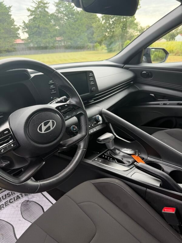 2025 HYUNDAI ELANTRA SEL SPORT 30 MIL MILLAS