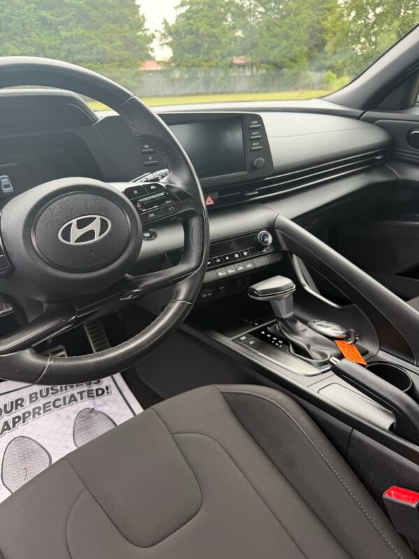 2025 HYUNDAI ELANTRA SEL SPORT 30 MIL MILLAS