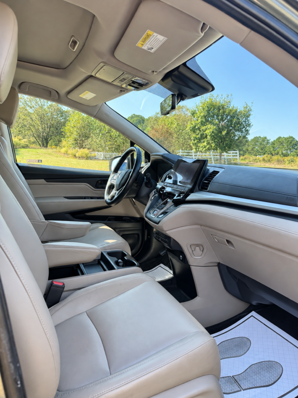 8b0c26d8-7a65-4ad1-9ebd-cabb31644593-2 2019 HONDA ODYSSEY EXL 47,000 MILLAS