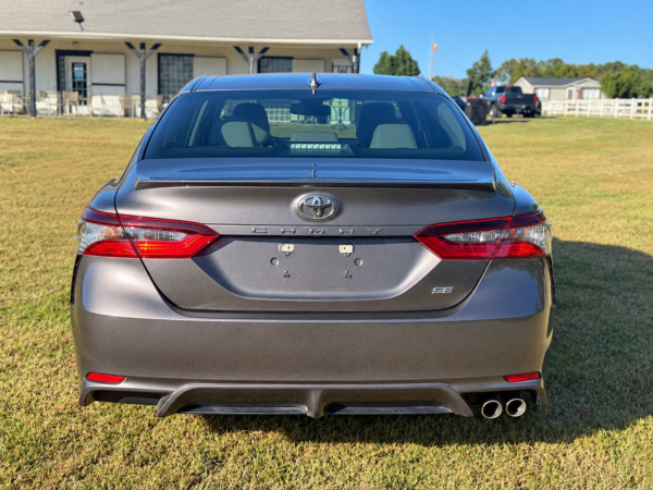 2021 TOYOTA CAMRY SE 37 MIL MILLAS