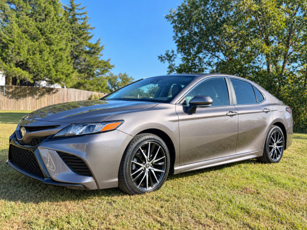 2021 TOYOTA CAMRY SE 37 MIL MILLAS