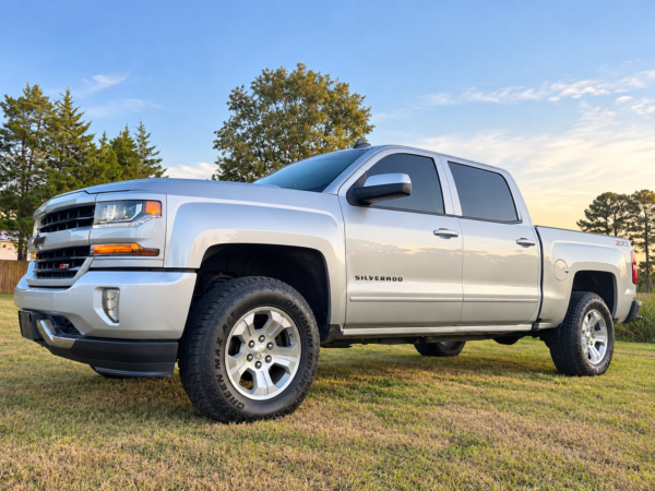 2018 CHEVROLET SILVERADO Z71 LT 111,000 MILLAS
