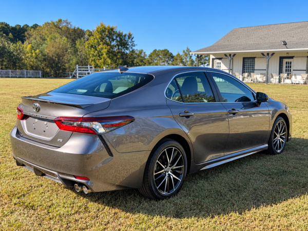 2021 TOYOTA CAMRY SE 37 MIL MILLAS