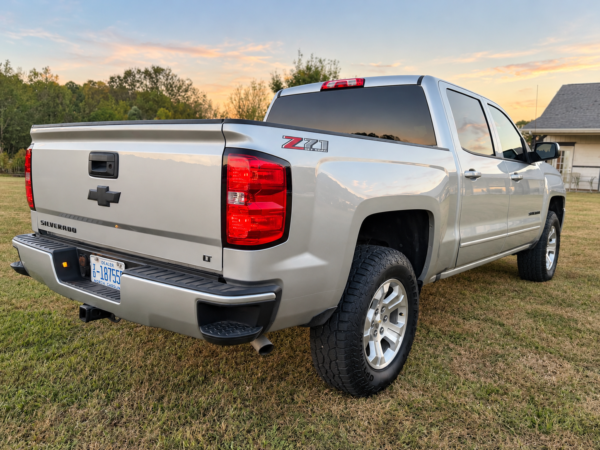 2018 CHEVROLET SILVERADO Z71 LT 111,000 MILLAS
