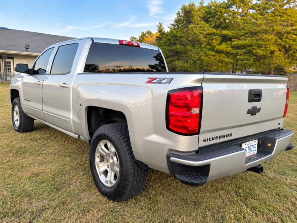 2018 CHEVROLET SILVERADO Z71 LT 111,000 MILLAS
