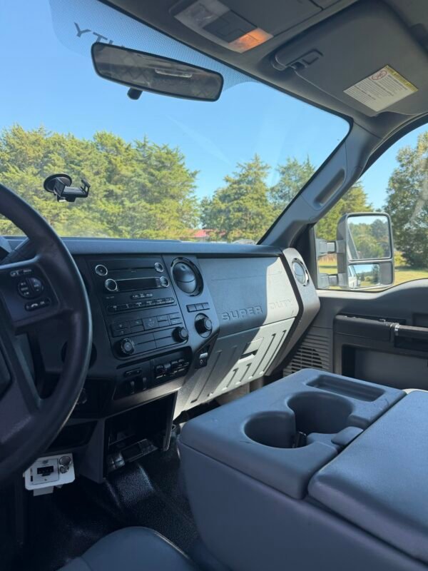 2015 FORD F350 SUPER DUTY CREW CAB 194,000 MILES
